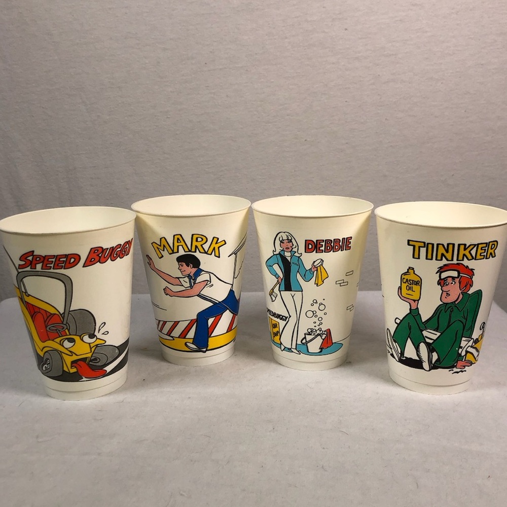 VINTAGE 1976 - 7-ELEVEN SPEED BUGGY PLASTIC SLURPEE CUPS